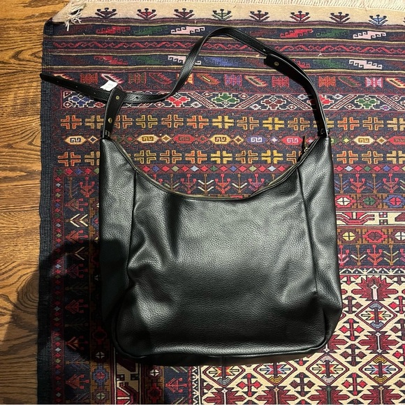 NWT Large Gap Vegan Leather Slouchy 2-Way Bag - Picture 2 of 7